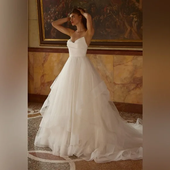 Elegant White Wedding Dress - Picture 4 of 10